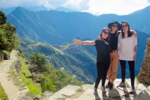 Cusco: 4 päivän vaellus Machu Picchuun junalla paluuseen
