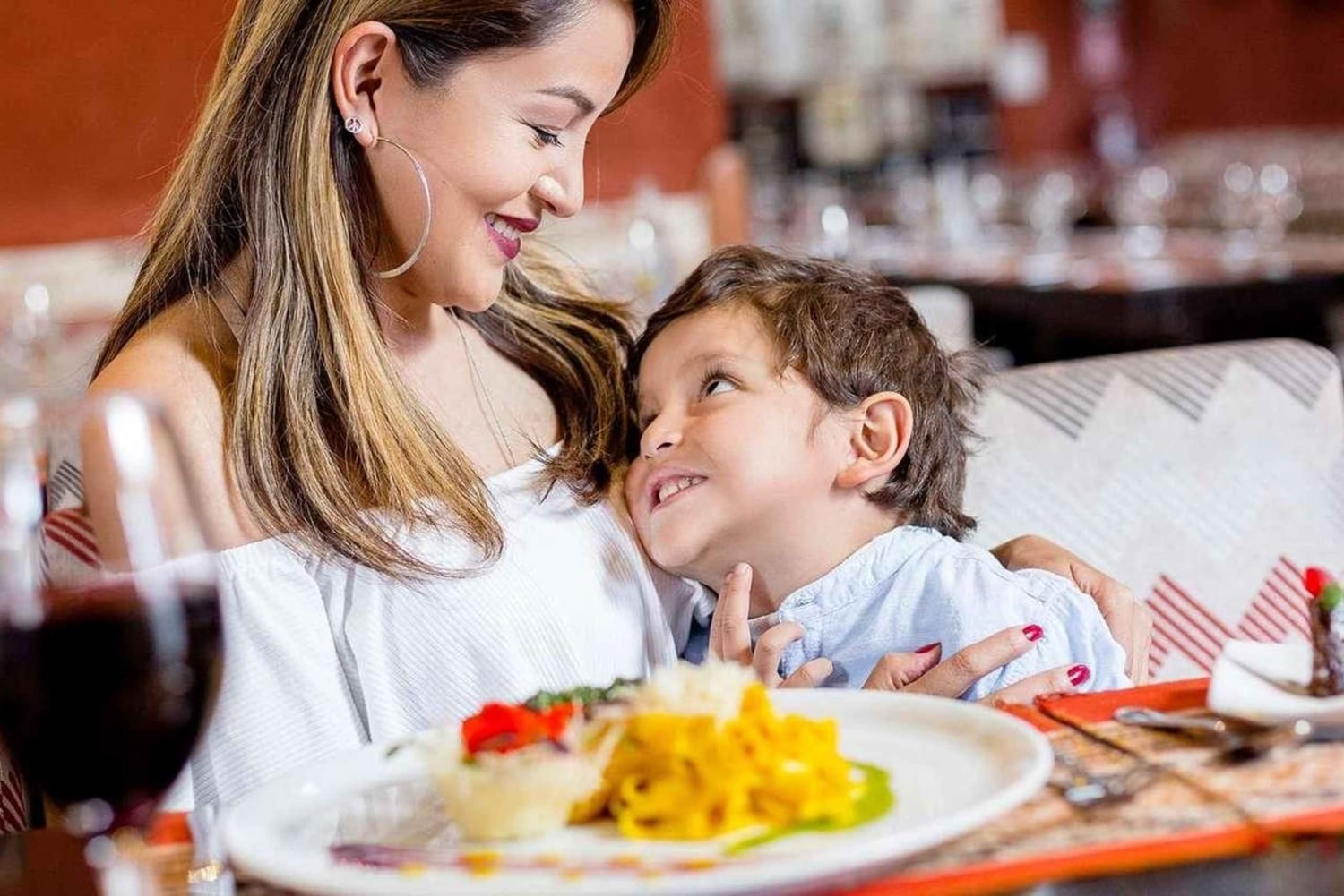 Cusco: Andean Folk Show with Dinner at Tunupa Plaza de Armas