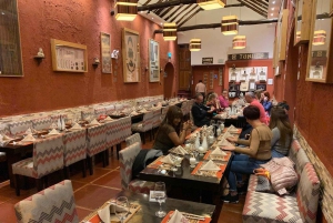 Cusco: Andyjski pokaz folklorystyczny z kolacją w Tunupa Plaza de Armas