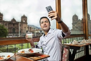 Cusco: Andyjski pokaz folklorystyczny z kolacją w Tunupa Plaza de Armas