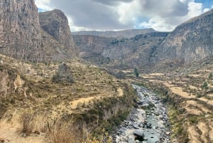 Cusco: Full-Day Andean Valley Hiking Tour with Box Lunch