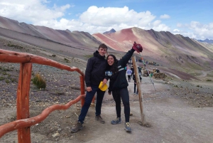Cusco: Guided Excursion to the 7 Colors Mountain with Breakfast & Lunch