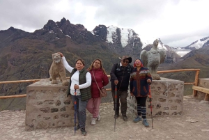 Cusco: Guided Excursion to the 7 Colors Mountain with Breakfast & Lunch