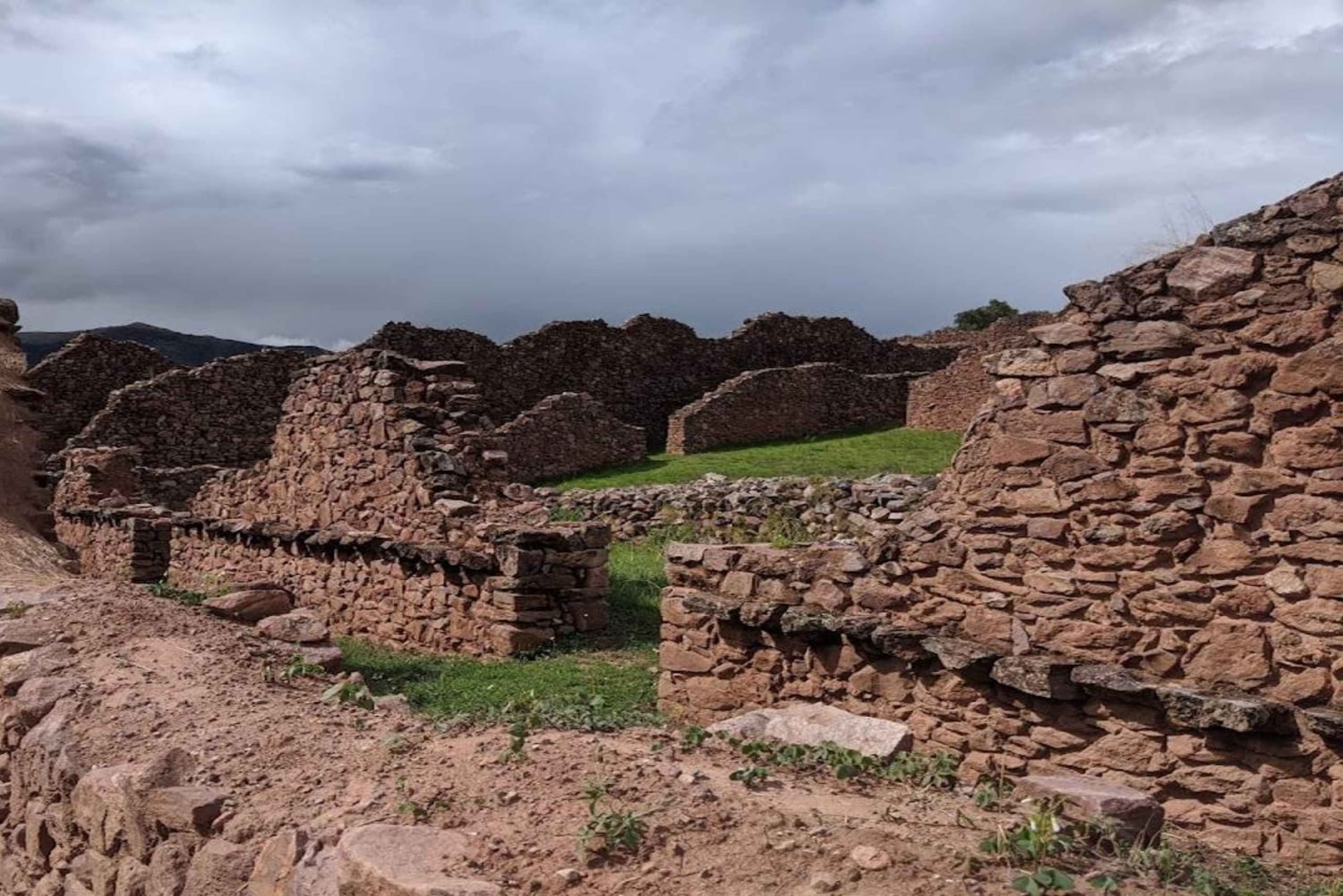 Cusco: Halvdagstur Södra dalen: Tipon + Pikillaqta + Andahuaylias