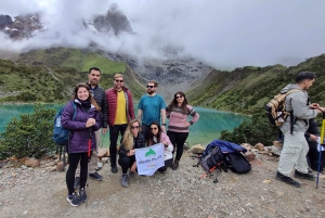 Cusco: Wanderung zu den 7 Lagunen von Ausangate, ganztägig, VIP – Führung auf Portugiesisch