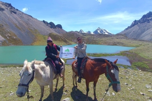 Cusco: Wanderung zu den 7 Lagunen von Ausangate, ganztägig, VIP – Führung auf Portugiesisch