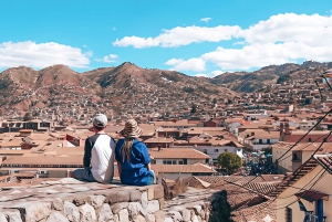 Cusco: Historic Walking Tour with Pisco Sour and Music Show