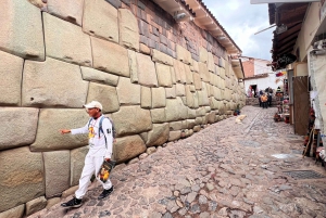 Cusco: Historic Walking Tour with Pisco Sour and Music Show