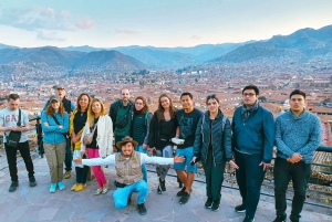 Cusco: Historic Walking Tour with Pisco Sour and Music Show
