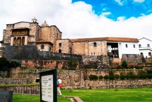 Cusco: Historic Walking Tour with Pisco Sour and Music Show