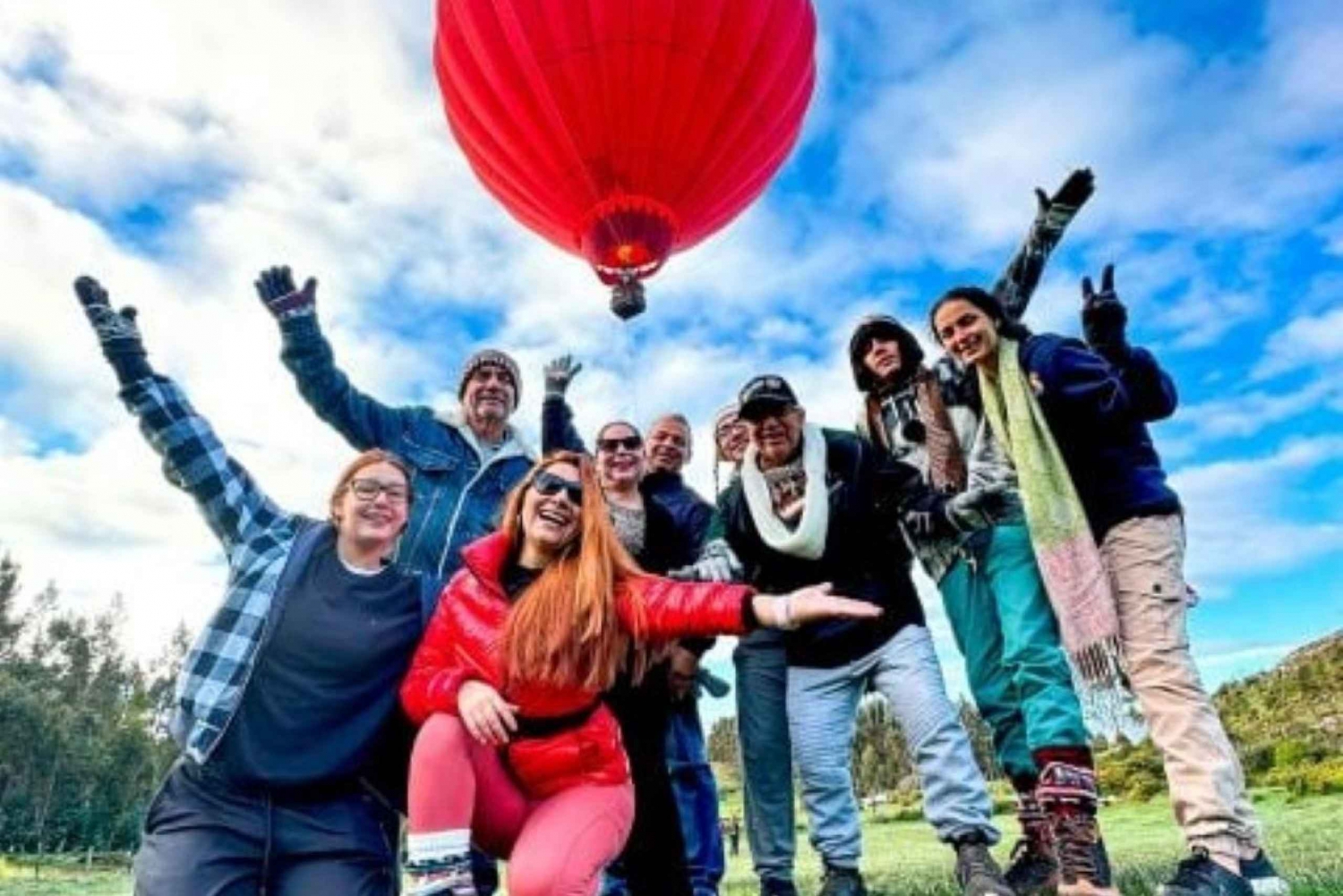 Cusco: Hot air balloon tethered flight | Picnic |