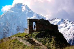 Cusco: Intipunku Hike Tour & Overnight Stay in Eco-Domes