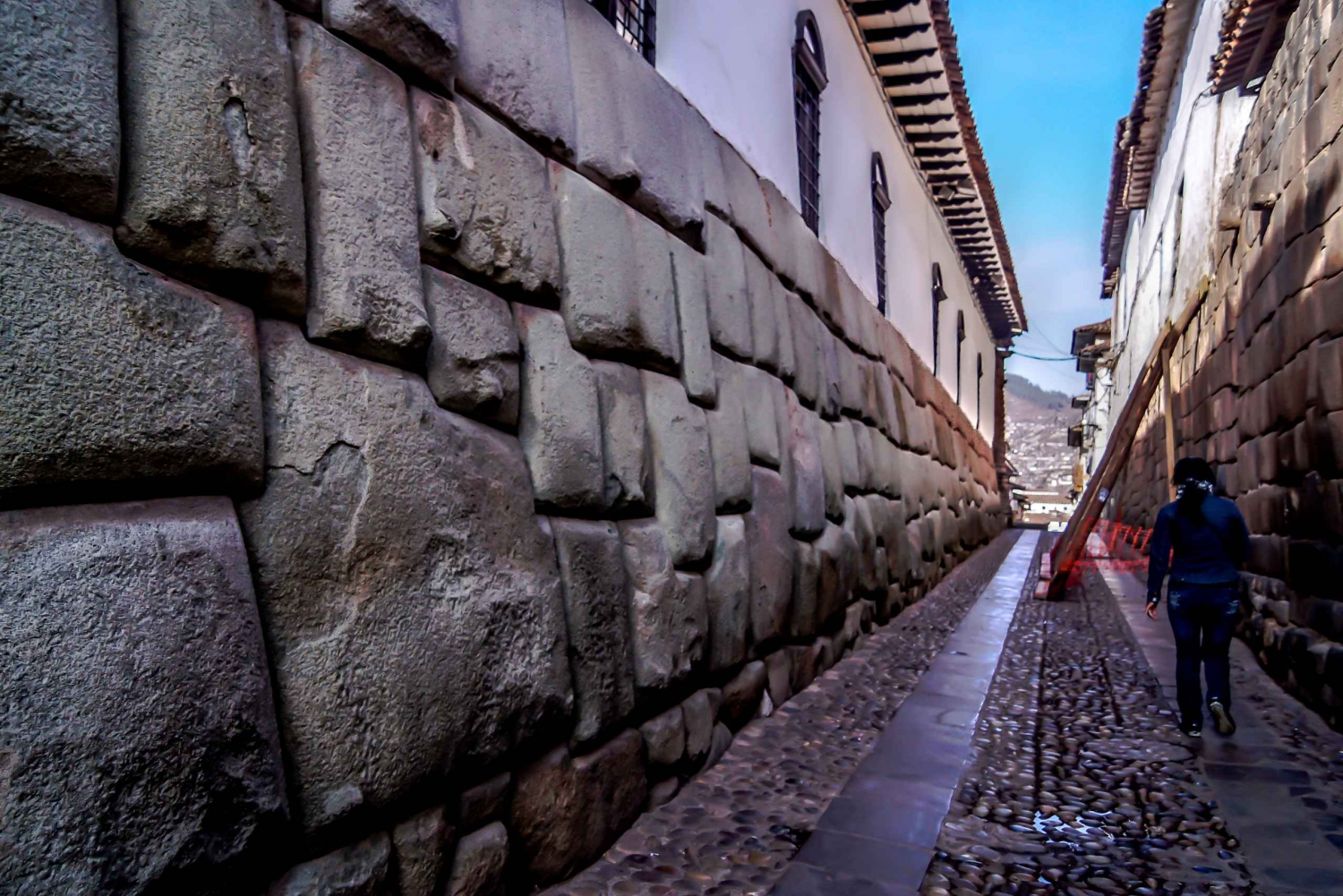 Cusco: Legends and History Night Tour with Pisco Sour