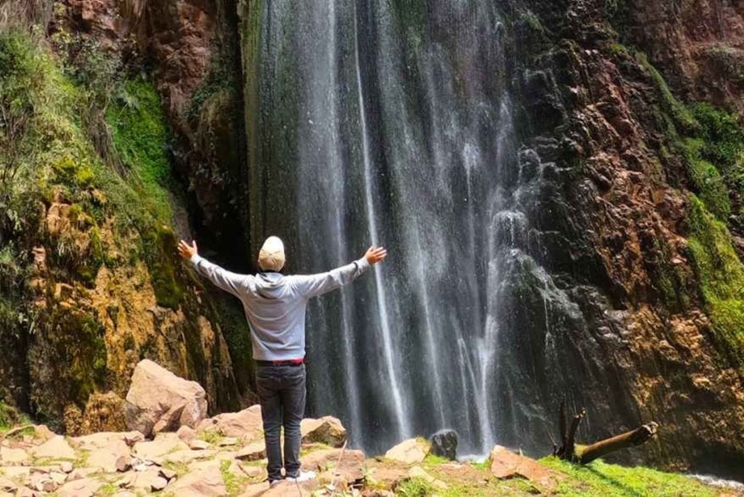 Cusco: Perolniyoc Waterfall Hike with Pisco Sour Class
