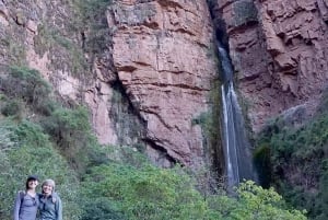 Cusco: Perolniyoc Waterfall Hike with Pisco Sour Class