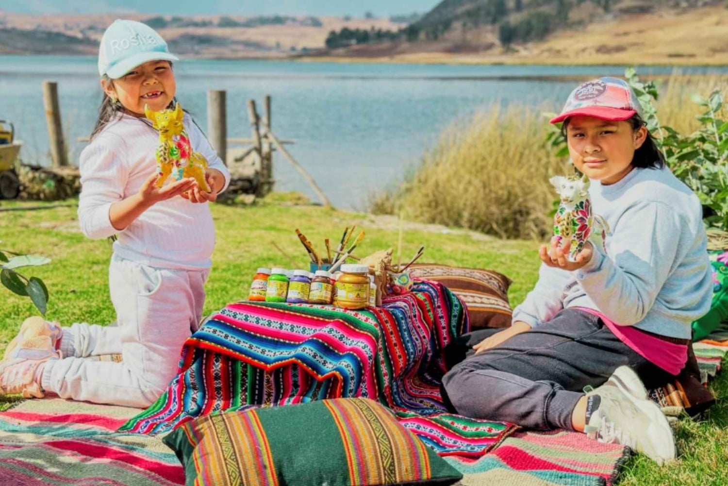 Cusco: Picnic and torito painting at the Huaypo lagoon
