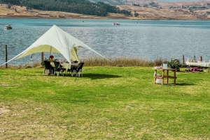 Cusco: Picnic and torito painting at the Huaypo lagoon