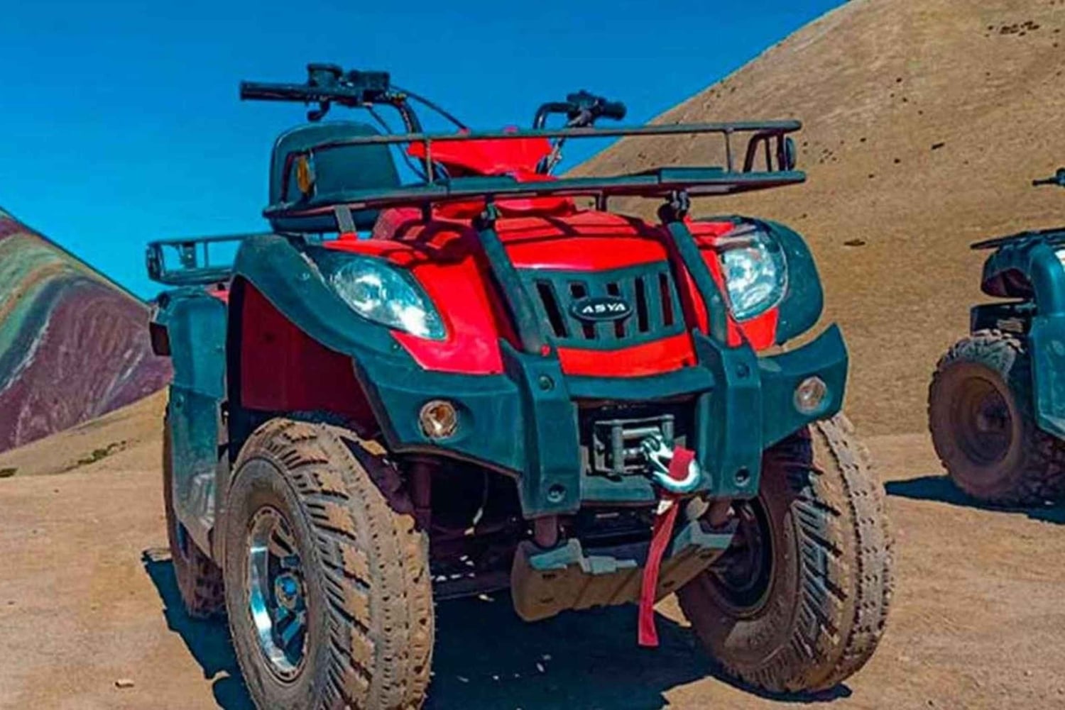 クスコ：色鮮やかなヴィニクンカ山へのプライベートATVツアー