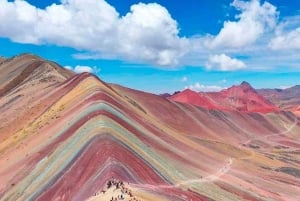 クスコ：色鮮やかなヴィニクンカ山へのプライベートATVツアー