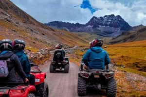 クスコ：色鮮やかなヴィニクンカ山へのプライベートATVツアー