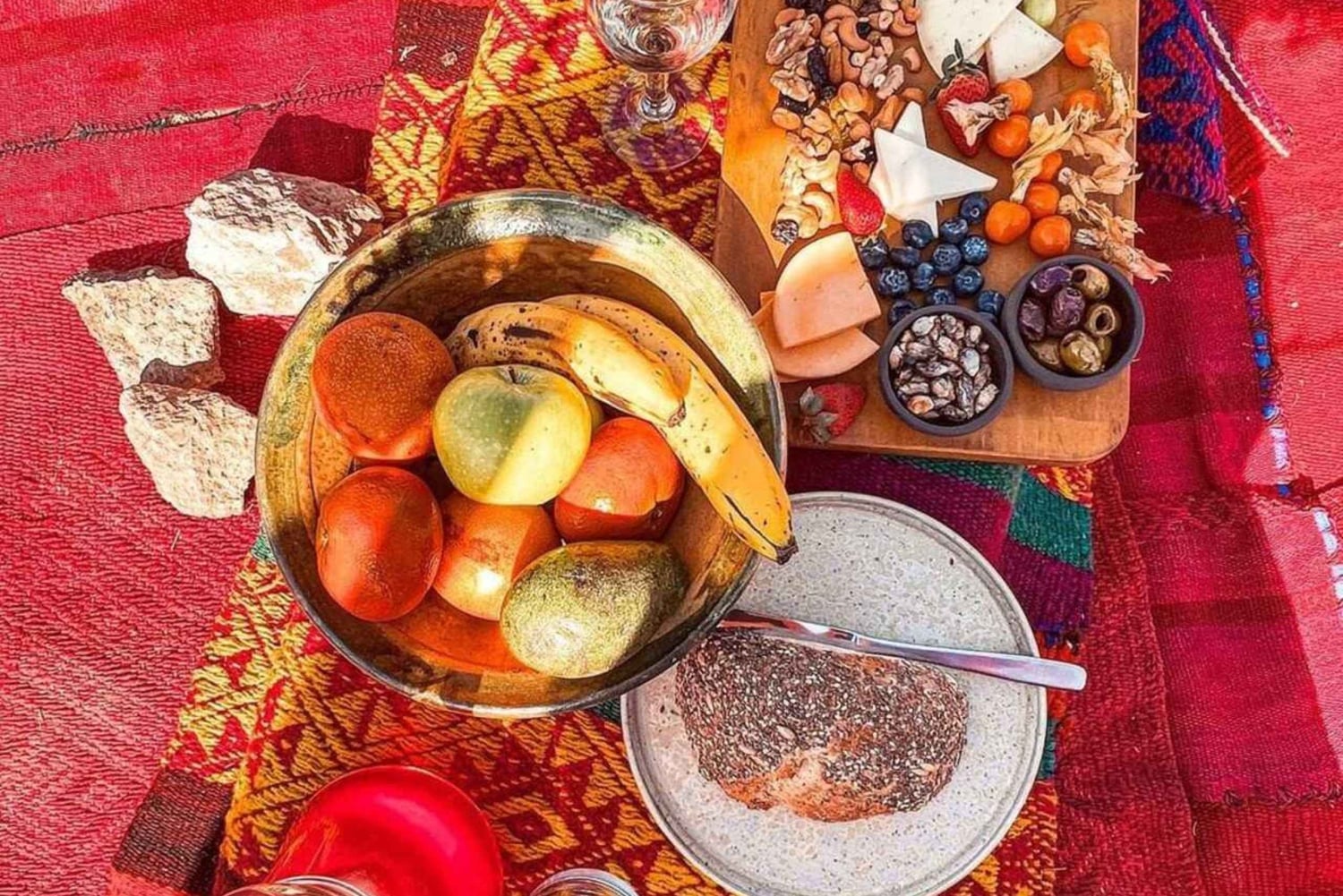 Cusco: Private picnic with view of the Sacred Valley, llamas and Maras & Moray