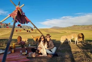 Cusco: Private picnic with view of the Sacred Valley, llamas and Maras & Moray