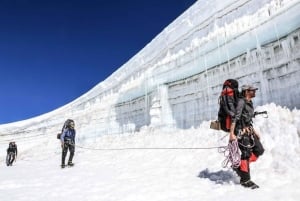 Cusco: Quelccaya Glacier Guided Hike with Meals