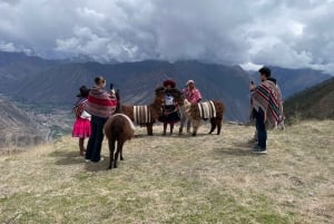 Cusco: Racchi Community Visit with Llama Walk & Lunch