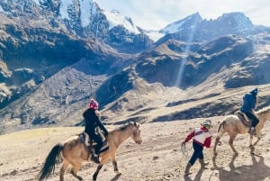 Cusco : Excursion d'une journée à la montagne de l'arc-en-ciel et à la vallée rouge (en option)