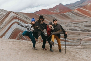 Cuzco: Excursión de un día a la Montaña del Arco Iris y al Valle Rojo (Opcional)