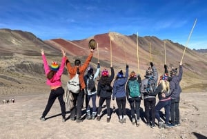 Cuzco: Excursión de un día a la Montaña del Arco Iris y al Valle Rojo (Opcional)