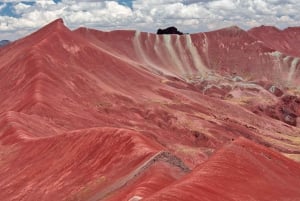 Cuzco: Excursión de un día a la Montaña del Arco Iris y al Valle Rojo (Opcional)