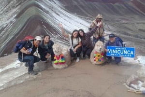 Cusco: Regnbuebjerget og Røde Dal 1-dags guidet tur med frokost