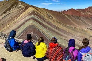 Cusco : Excursion en quad à la Montagne Arc-en-ciel et à la Vallée Rouge, avec repas