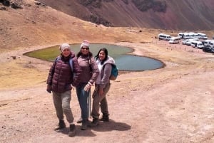 Cusco: Rainbow Mountain & Red Valley tour with Meals
