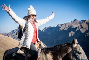 Cusco: Rainbow Mountain Tour and Hike