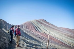 Cusco: Tour della Montagna Arcobaleno ed escursione nella Valle Rossa (facoltativo)