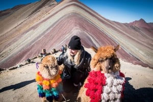 Cusco: Sateenkaarivuori-kierros ja Punaisen laakson vaellus (vapaaehtoinen): Rainbow Mountain Tour ja Red Valley Hike (vapaaehtoinen)