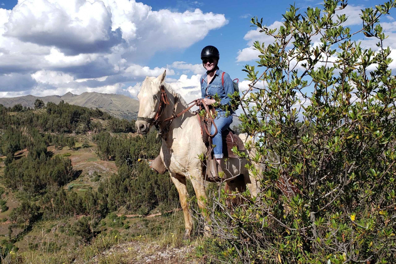 Cusco: Sacsayhuaman Guided Tour and 1-Hour Horseback Ride