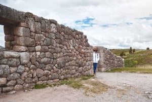 Cusco: Sacsayhuamán, Qenqo, & Puka Pukara Tour with Picnic