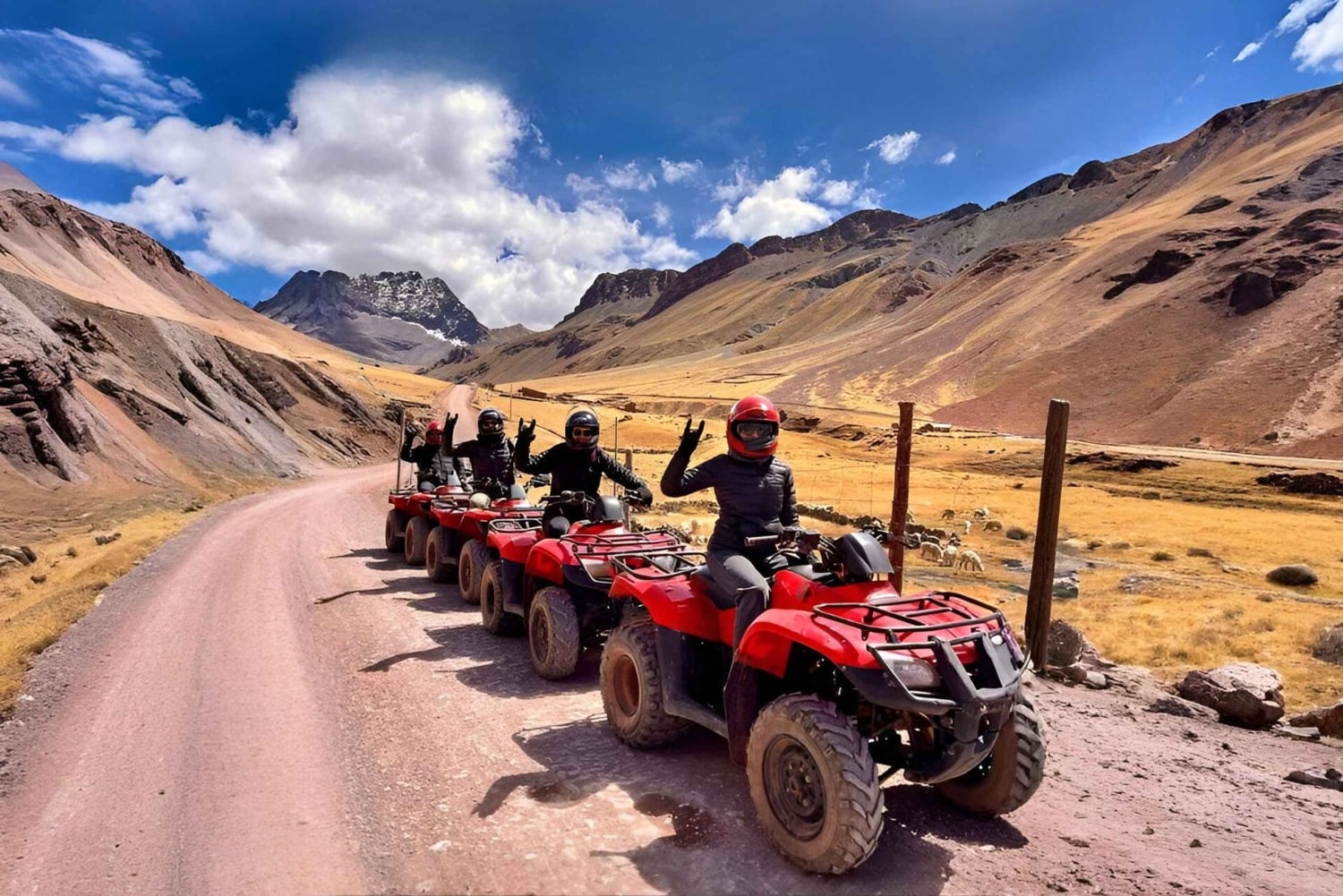 Cusco: Tour espiritual de ATVs pela Montanha Arco-Íris e pelo Vale Vermelho