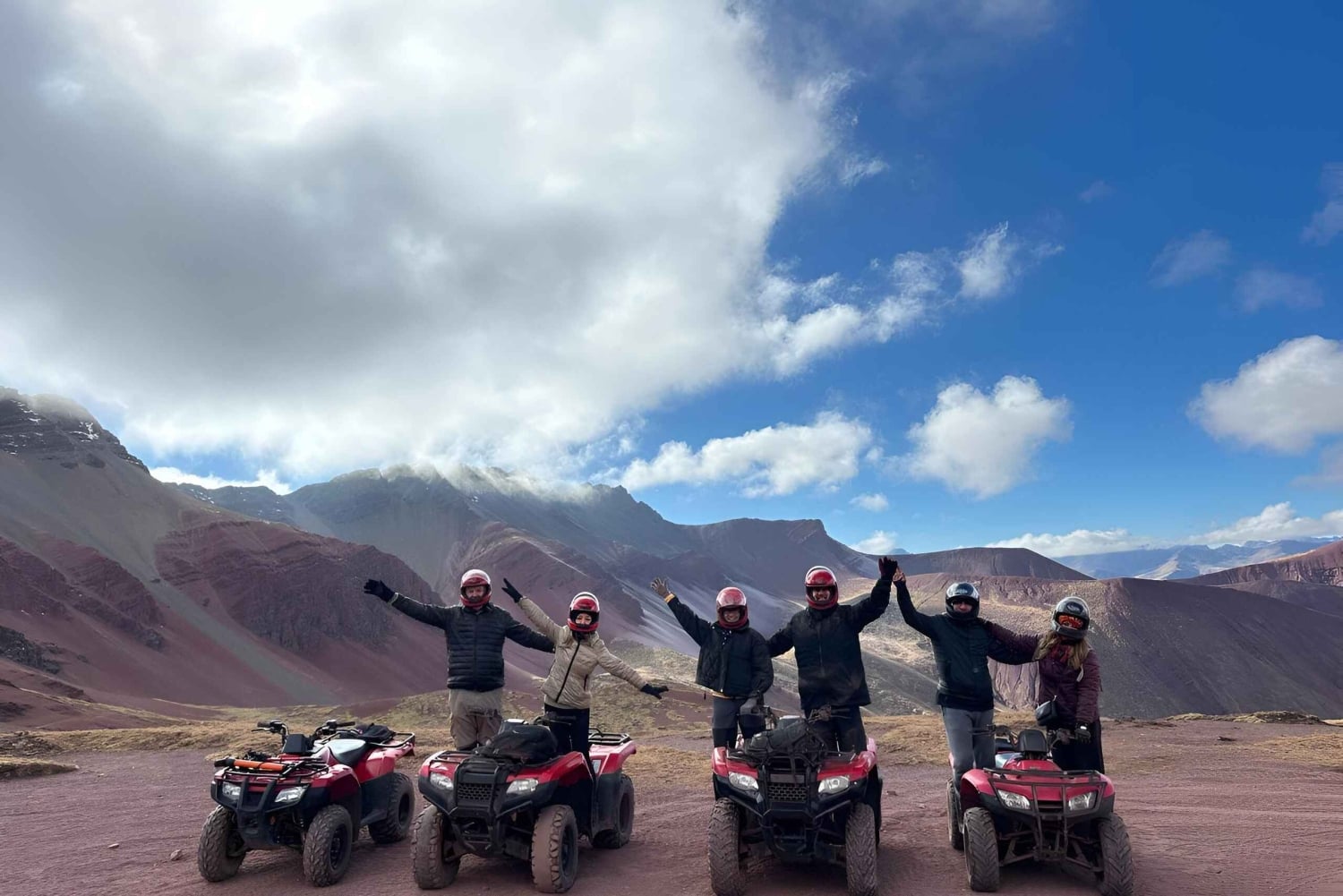 Cusco: Tour espiritual de ATVs pela Montanha Arco-Íris e pelo Vale Vermelho
