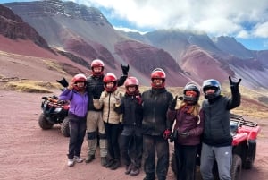 Cusco: Tour espiritual de ATVs pela Montanha Arco-Íris e pelo Vale Vermelho