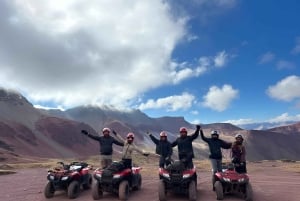 Cusco: Tour espiritual de ATVs pela Montanha Arco-Íris e pelo Vale Vermelho