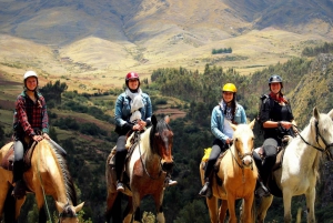 Cusco: Månens tempel och Djävulens balkong: Ridtur på hästryggen