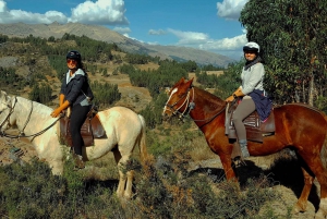 Cusco: Månens tempel och Djävulens balkong: Ridtur på hästryggen