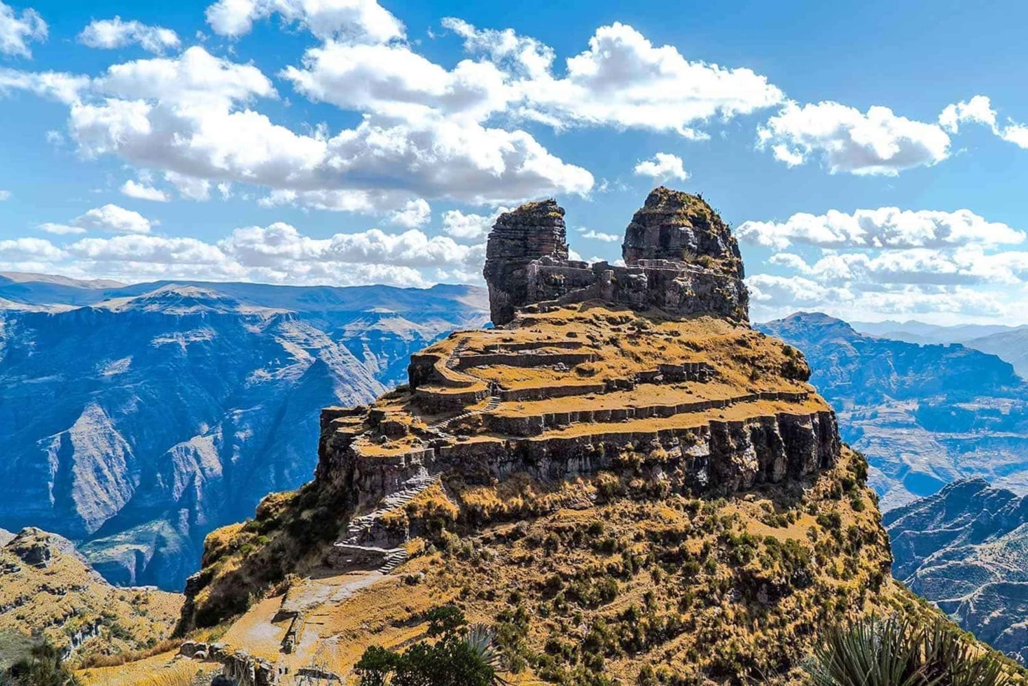 Cusco: Waqrapukara Hike with Breakfast, Lunch, & Pisco Sour