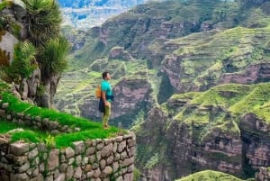 Cusco: Waqrapukara Hike with Breakfast, Lunch, & Pisco Sour