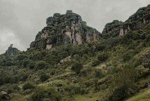 Cusco: Geführte Wanderung zur Inka-Festung Waqrapukara mit Mittagessen