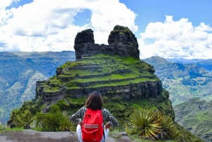 Cusco: Waqrapukara Trek with Breakfast and Lunch